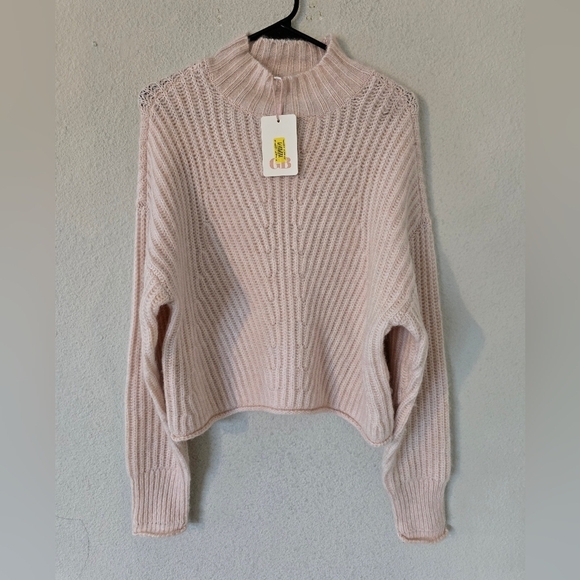 GB Sweater Womens Sz M Pink Crew Neck Cropped Long Sleeve Cable Knit New - Picture 3 of 12